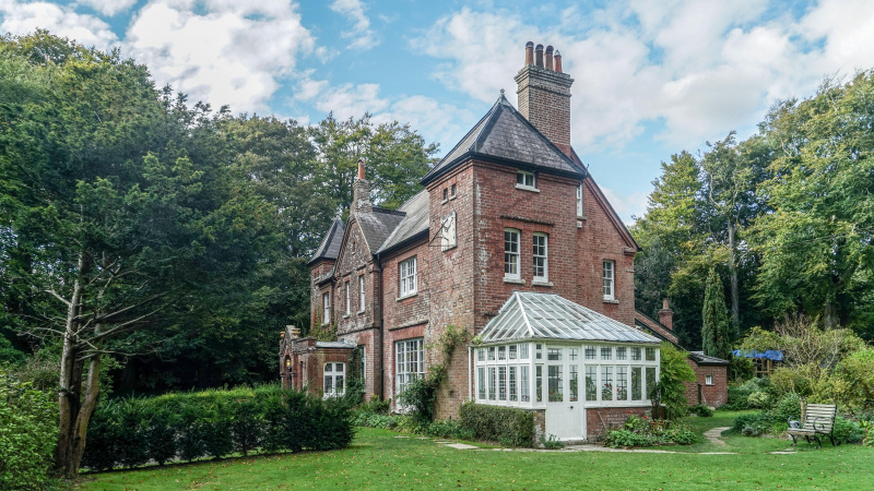   Posnetek Thomasa Hardyja's house Max Gate in Dorset.