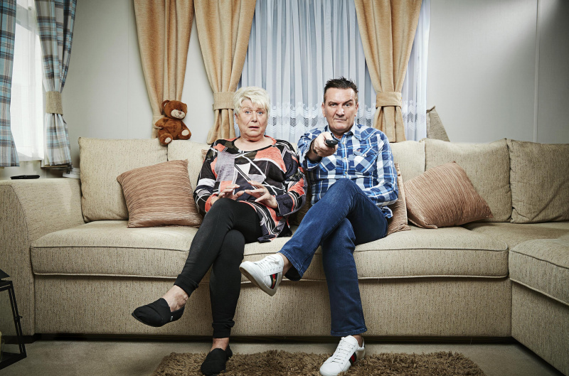 Gogglebox 2024 mit Jenny und Lee