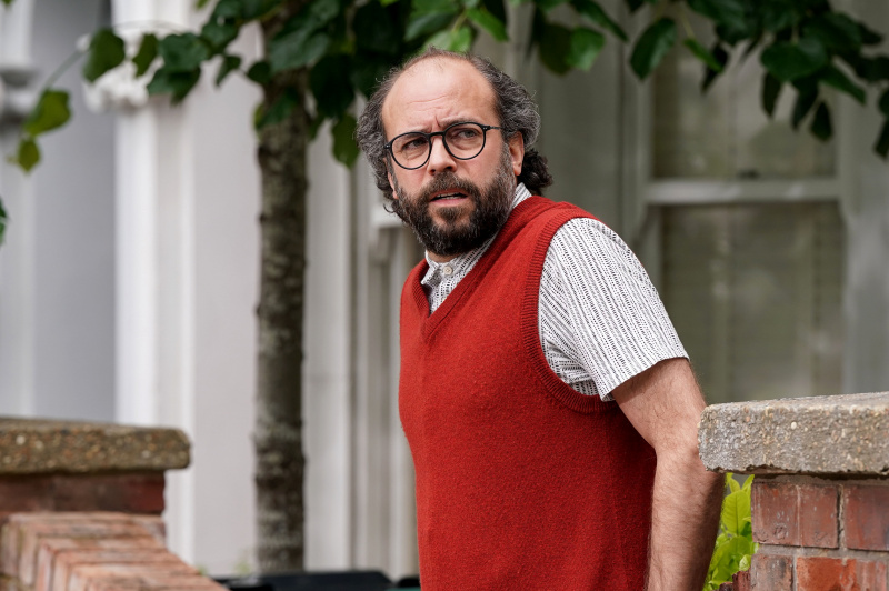   Reiss Colwell ziet er nerveus uit buiten zijn huis