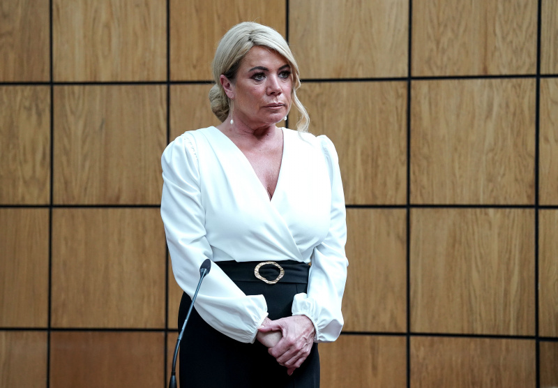   Sharon Watts na mjestu za svjedoke u Dean Wicksu' trial