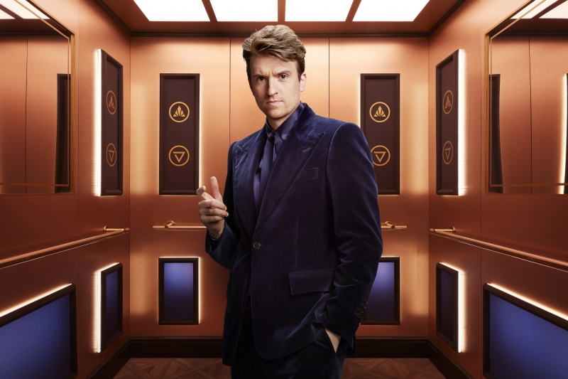   Greg James เป็นเจ้าภาพช่อง 4's brand new reality show, Rise and Fall.