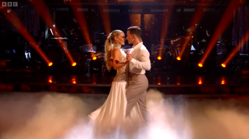  Helen และ Gorka Waltz ในน้ำแข็งแห้ง