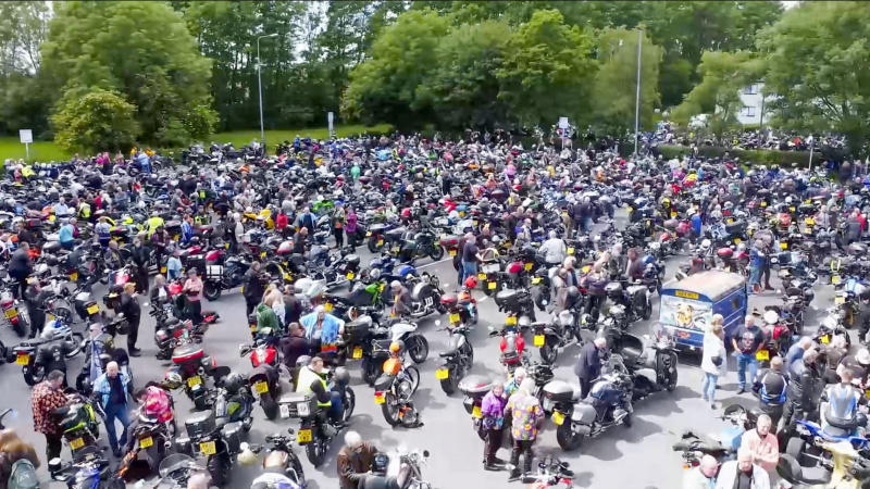   Binlerce Hairy Bikers hayranı Dave Day'de Si King'e katılmak için geldi.