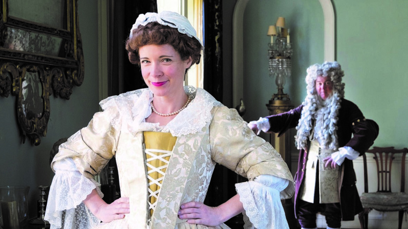   Lucy Worsley v dobovom kostýme pre sériu 2015 Lucy Worsley v dobovom kostýme pre sériu 2015 A Very British Romance..