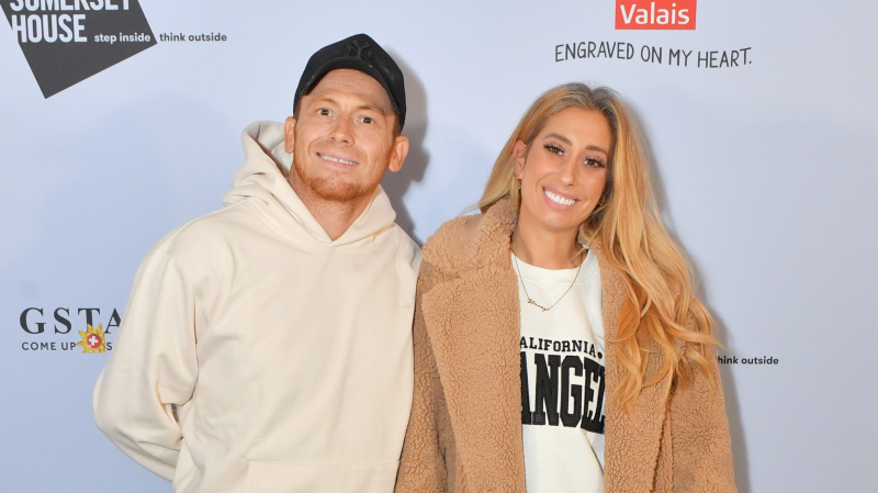   Joe Swash ja Stacey Solomon osallistuvat Skate At Somerset Housen julkaisujuhliin