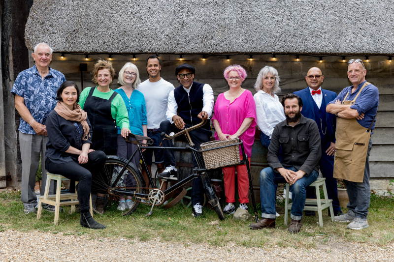  Experti The Repair Shop 2023: Sonnaz Nooranvary, Lucia Scalisi, Julie Tatchell, Will Kirk, Jay Blades, Amanda Middleditch, Suzie Fletcher, Jayesh Vaghela a Steve Fletcher