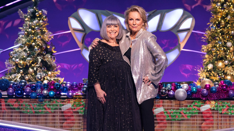   Dawn French și Jennifer Saunders la The Masked Singer speciala de Crăciun 2024
