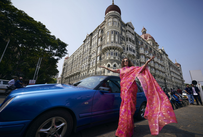   Εκεί's so much opulence on display in Streets Of Gold: Mumbai.
