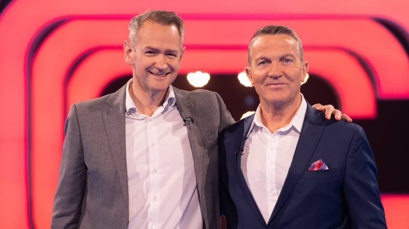  Alexander Armstrong a Bradley Walsh vo filme Beat The Chasers Celebrity Special.