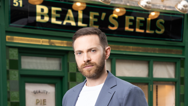 Я всю жизнь являюсь фанатом EastEnders, а Дин Уикс — один из лучших злодеев, которые когда-либо были у Уолфорда!