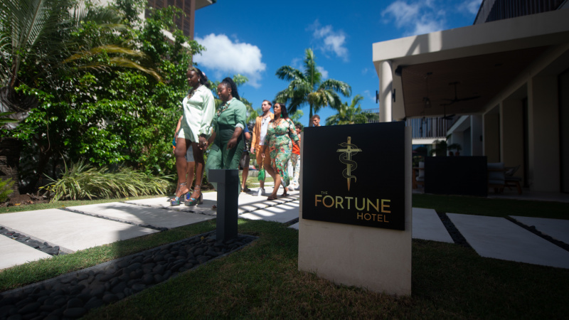 The Fortune Hotel ตราหน้า 'a Poor Man's Traitors' เนื่องจากตอนแรกทำให้แฟนๆ แตกแยก