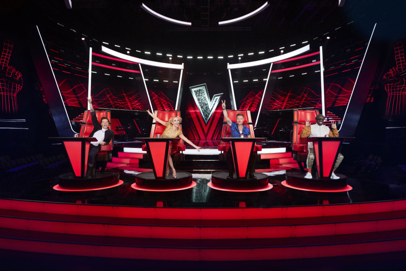 The Voice Kids 2023 koçları tanıtım çekiminde poz veriyor