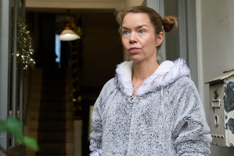   Anna Maxwell Martin, oyuncu kadrosunun başında Julia olarak yer alıyor.