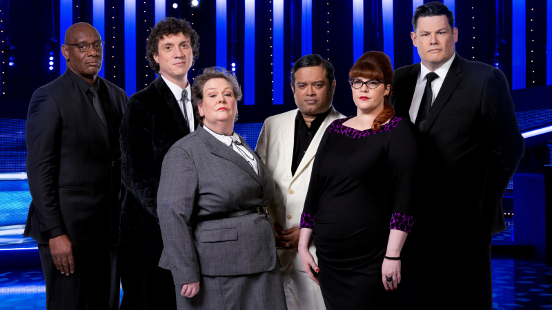  ผู้ไล่ล่าทั้งหกจาก'The Chase': Shaun ‘The Barrister’ Wallace, Darragh “The Menace” Ennis, Anne “The Governess” Hegerty, Paul ‘'The Sinnerman'’ Sinha, Jenny ‘The Vixen’ Ryan and Mark ‘The Beast’ Labbett (L-R)