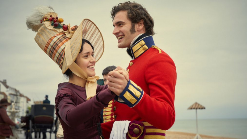 „Vanity Fair“ žvaigždė Olivia Cooke ir režisierius Jamesas Strongas išsamiai aprašo naujus, modernius posūkius klasikinėje istorijoje