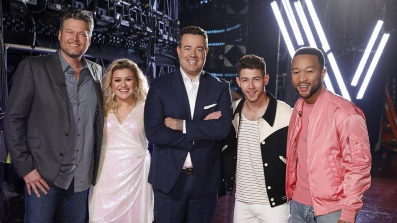'The Voice' diventa remoto mentre NBC svela i piani per gli spettacoli dal vivo
