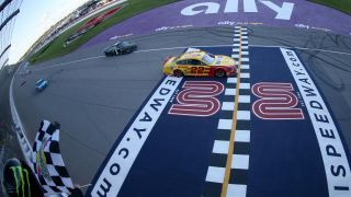 Cum să urmărești cursa NASCAR FireKeepers Casino 400
