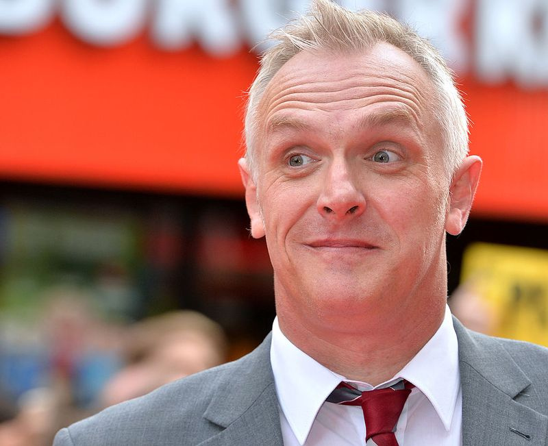 Musiikkifani Greg Davies juontaa Never Mind The Buzzcocksia.