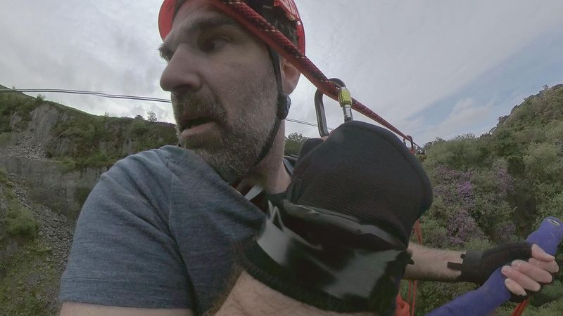 Λίγο τρόμος; Ο Rob Delaney κολλάει!