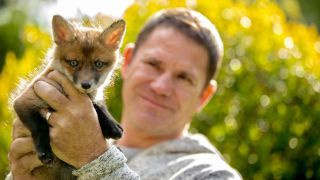 'Fantastic Foxes: Their Secret World' — Steve Backshall ci guida attraverso la sua nuova serie sulla natura