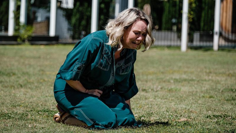 Charlie Brooks als Anna in Lüg bei mir.