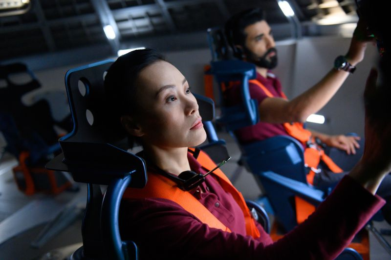 Vivian Wu în Away pe Netflix.