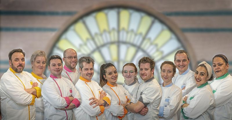 Bake Off Professionaalid soojendavad ühte rühma