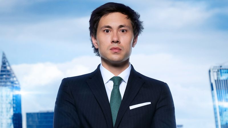 Nick duchándose para El aprendiz 2022