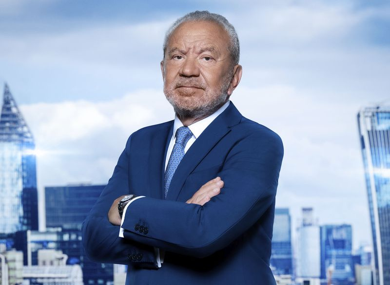 Lord Alan Sugar mueve el barco en el episodio de apertura de The Apprentice 2022.