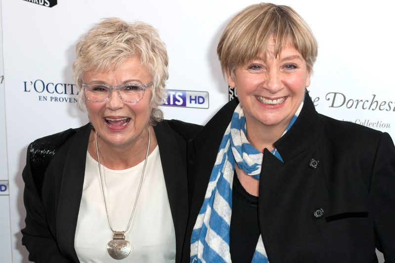 Julie Walters in Victoria Wood na podelitvi nagrad South Bank Sky Arts Awards marca 2013.