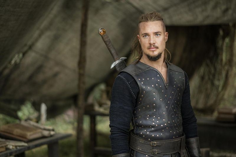 Ο Alexander Dreymon πρωταγωνιστεί ως Uhtred.