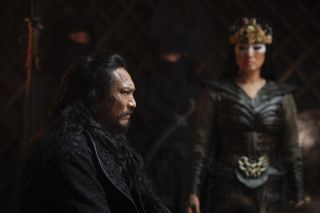 Bori Khan (Jason Scott Li) und Xianniang (Gong Li) in dieser Szene aus dem Live-Action-Remake von Disney
