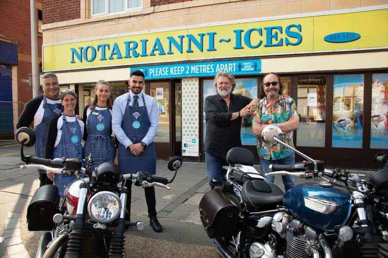 Οι Hairy Bikers επισκέπτονται τους Notarianni Ices στο Blackpool.