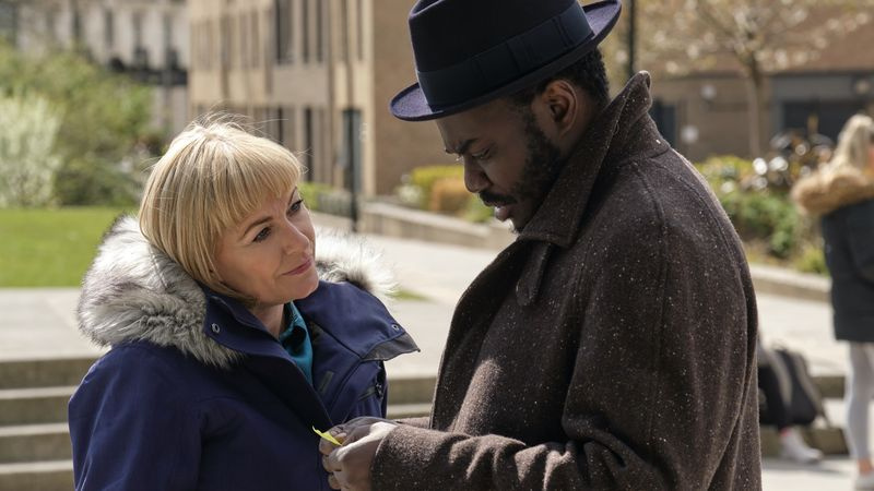 Christine Tremarco ja Babou Ceesay Wolfessa.