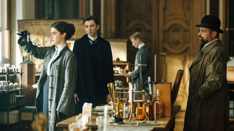 Amelia Lydgate (LUCY GRIFFITHS), Max Liebermann (MATTHEW BEARD), Oskar Rheinhardt (JUERGEN MAURER) Vienna Bloodissa, kausi 2