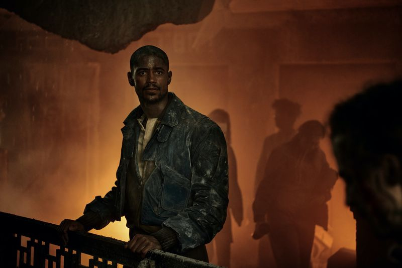 Ο Alfred Enoch ως Raych Foss στο Foundation.