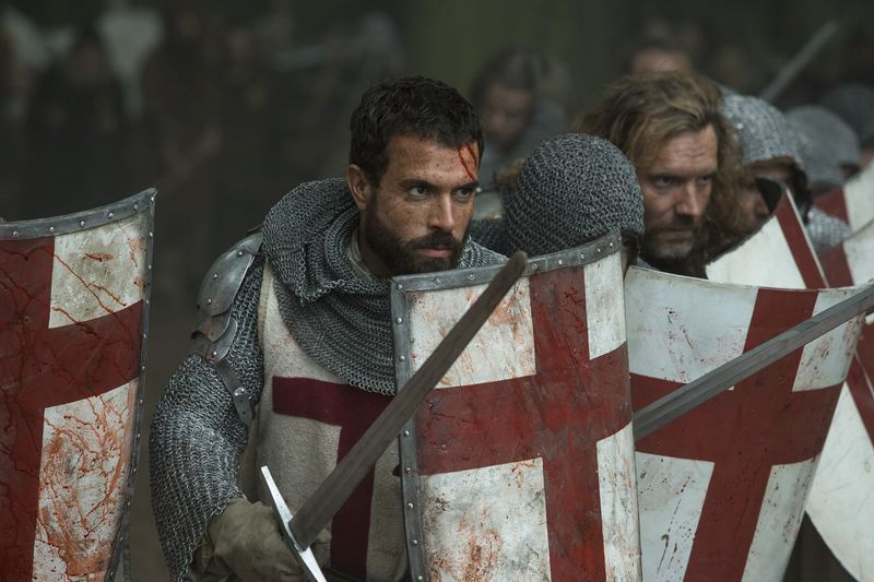Ο Tom Cullen πρωταγωνιστεί ως Sir Landry.