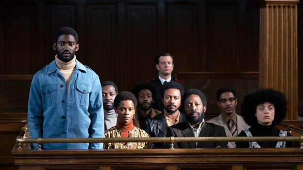 Malachi Kirby (vasemmalla) näyttelee myös Mangrovessa.