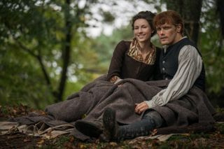 Ο Jamie (Sam Heughan) και η Claire Fraser (Caitriona Balfe).