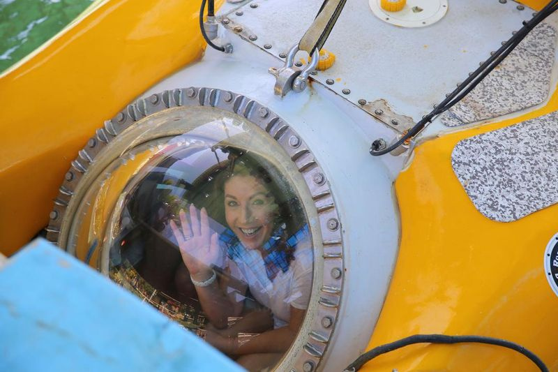 Jane McDonald em um submarino