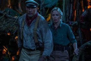 Croaziera în junglă: Skipper Frank Wolff (Dwayne Johnson) și Dr. Lily Houghton (Emily Blunt) sunt în inima junglei