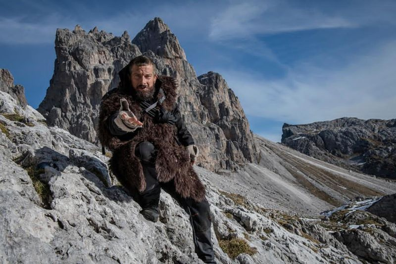 Bear Grylls în You vs Wild.