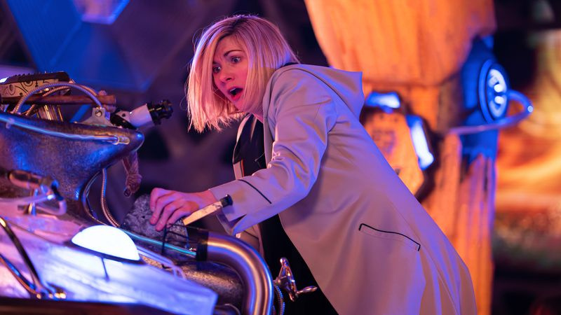 Cine sunt divizia de la Doctor Who? - Imaginea o arată pe Jodie Whittaker în rolul celui de-al treisprezecelea doctor