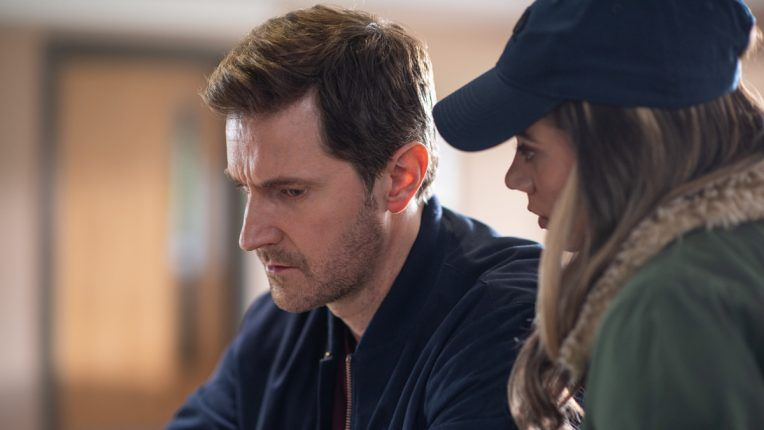 Stay Close -tähti Richard Armitage elokuvassa The Stranger.