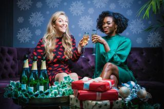 'Navidad de lujo por menos': todo lo que necesita saber sobre la nueva serie para el consumidor