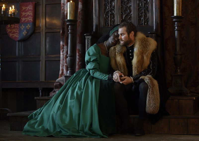 Jodie Turner-Smith e Mark Stanley in Anne Boleyn