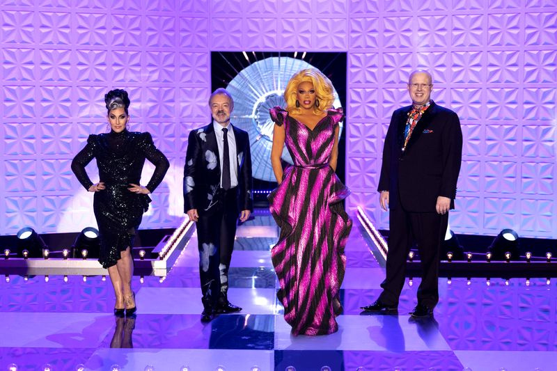 Ο Graham Norton ως προσκεκλημένος κριτής στο Ru Paul