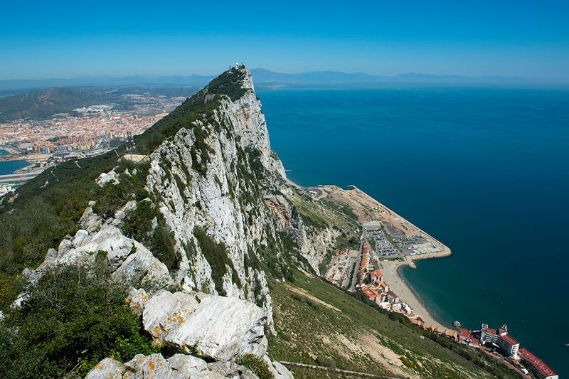 Bettany Hughes descubre una conexión de James Bond con Gibraltar.