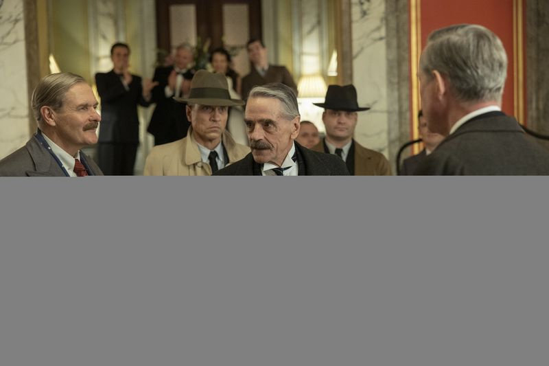 Ο Neville Chamberlain με τον Βρετανό πρεσβευτή στο Βερολίνο Sir Neville Henderson που υποδύεται ο πρωταγωνιστής των Cold Feet Robert Bathurst.
