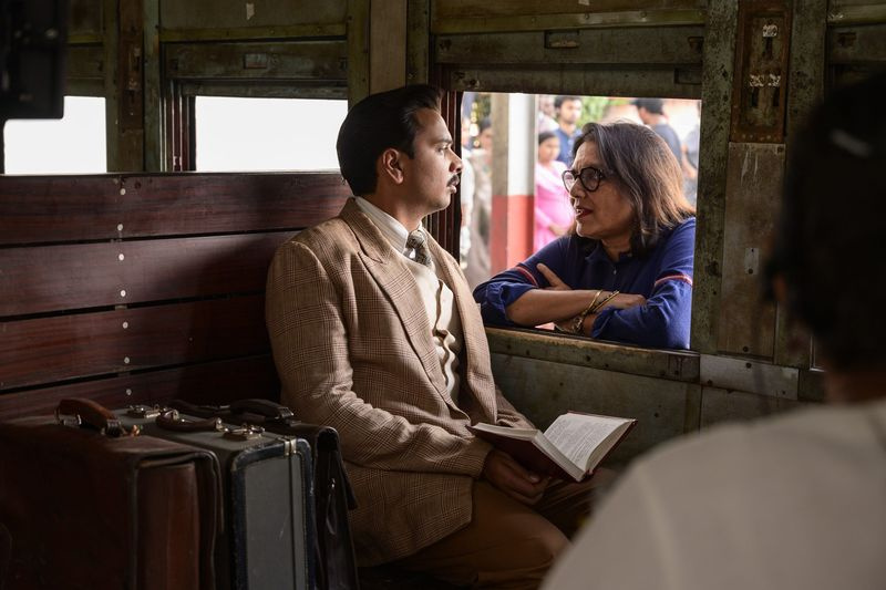 Στα παρασκήνια του A Suitable Boy. Ο Namit Das ως Haresh Khanna με τη σκηνοθέτιδα Mira Nair